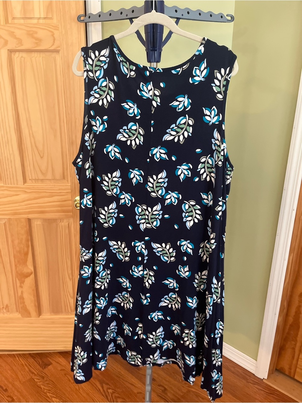 Croft & Barrow Sleeveless Swing Dress - Picture 2 of 3